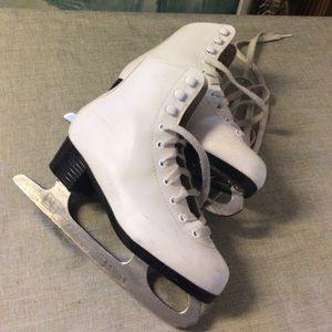 Sherwood figure skate VGUC, lace, juniors size 4. Need sharpening, lots of life